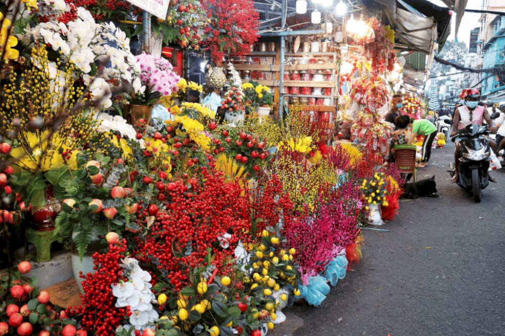Ho Thi Ky Flower Market is known as a true mini Da Lat in the heart of Saigon